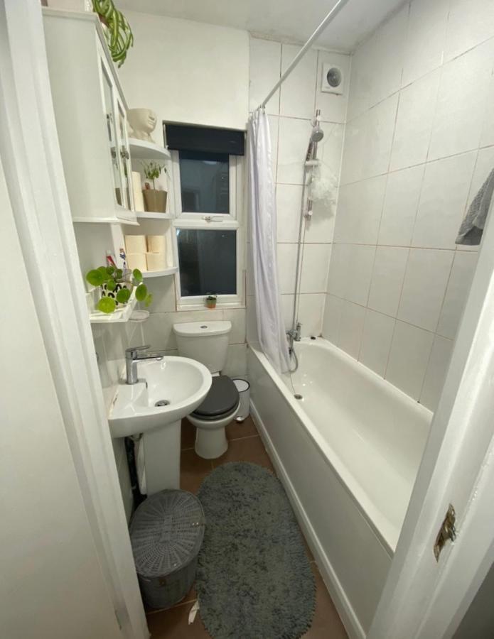 Guest Bedroom With King Size Bed In Brixton Hospedagem domiciliar *