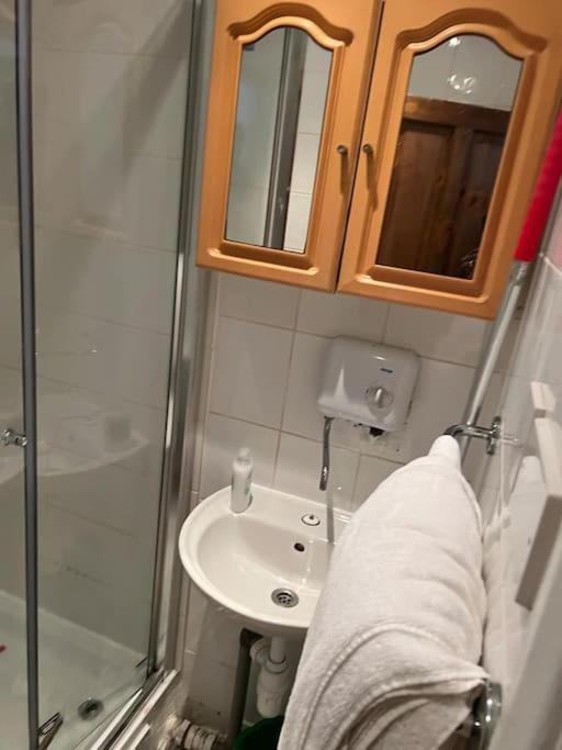 Cozy 1 Bed Flat In Canning Town Apartment *