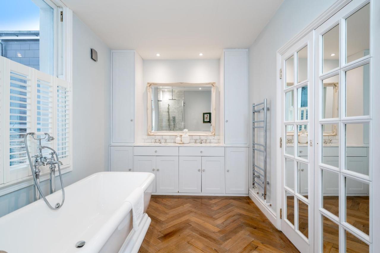 Joivy Splendid 4 Bed, 4 Bath House With Garden, Shepherds Bush Holiday home