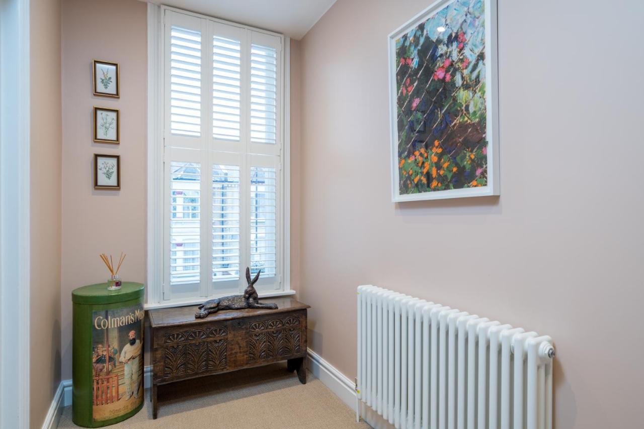 Joivy Splendid 4 Bed, 4 Bath House With Garden, Shepherds Bush Holiday home *