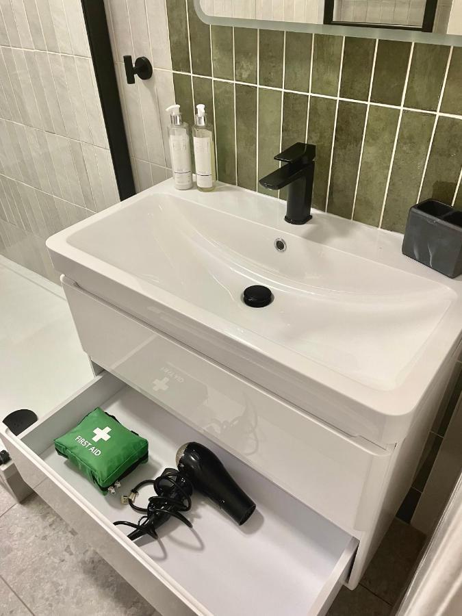 Apartamento Newly Refurbished 2 Bedroom In South