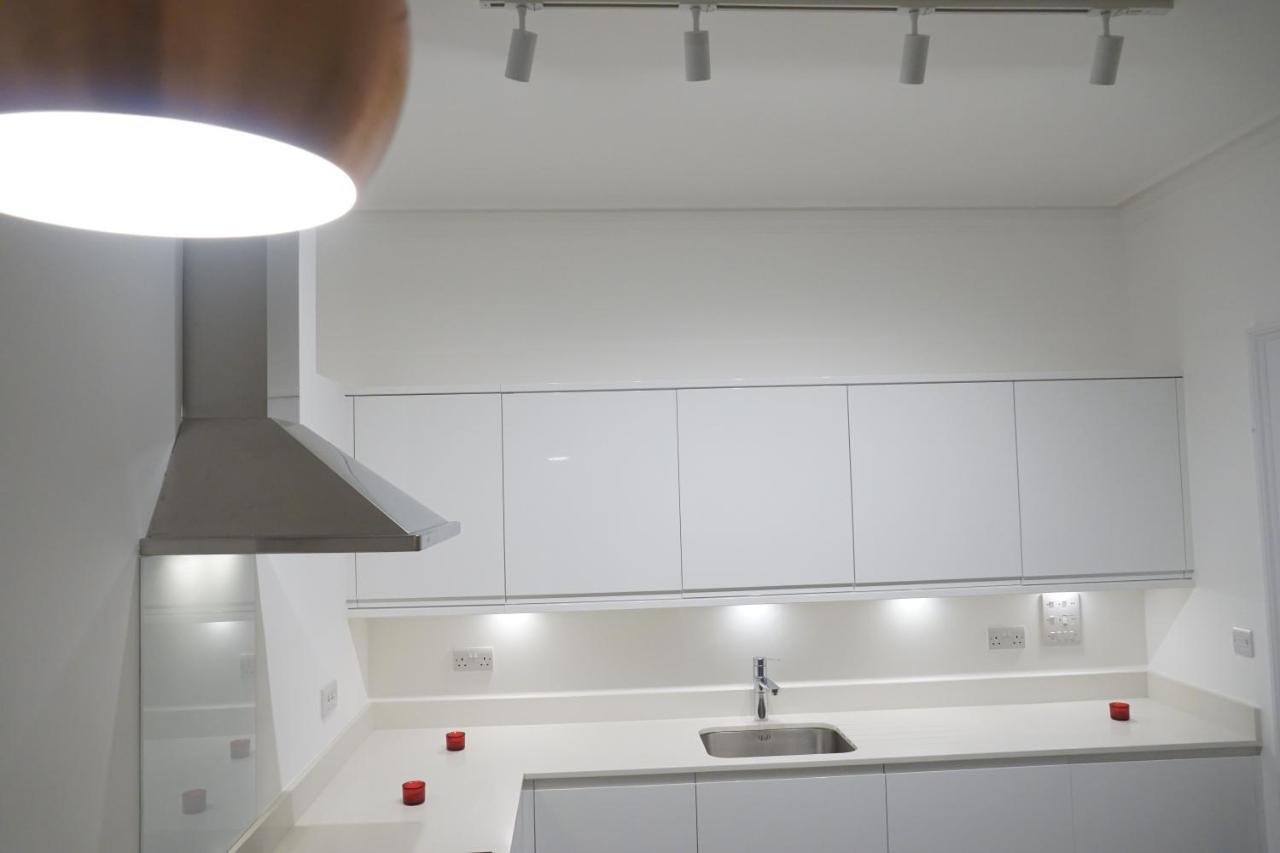 3 Bed 2 Bath Apartment *