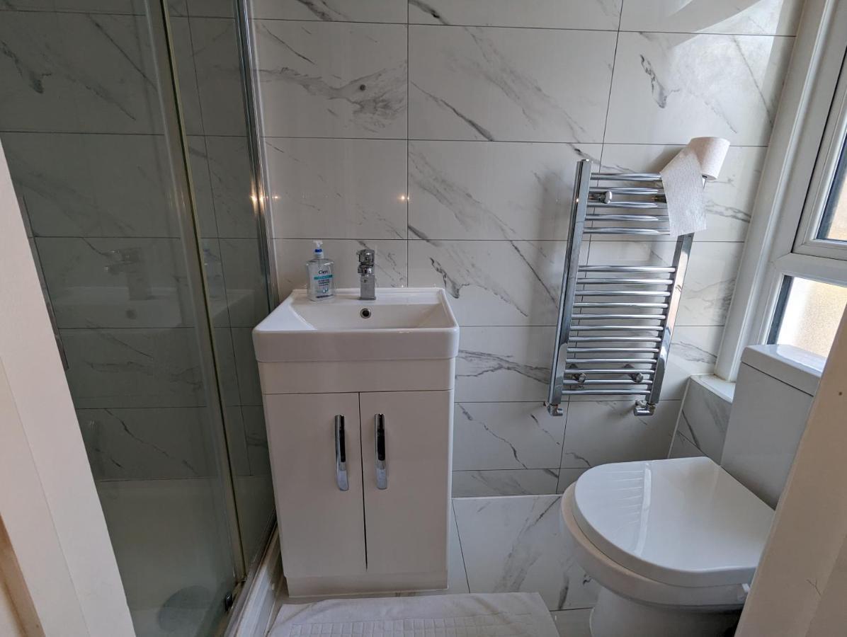 Mile End- Prime Location Guest house London