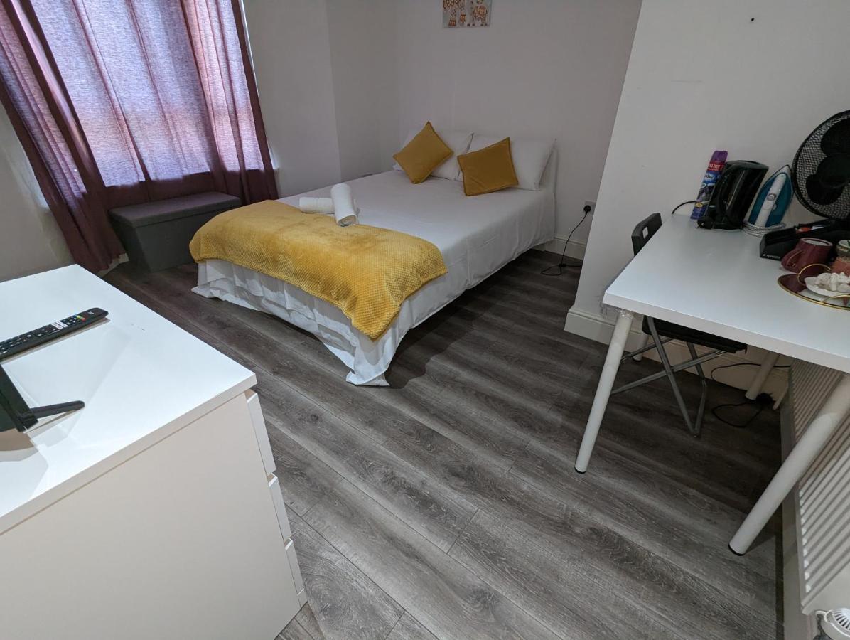Mile End- Prime Location