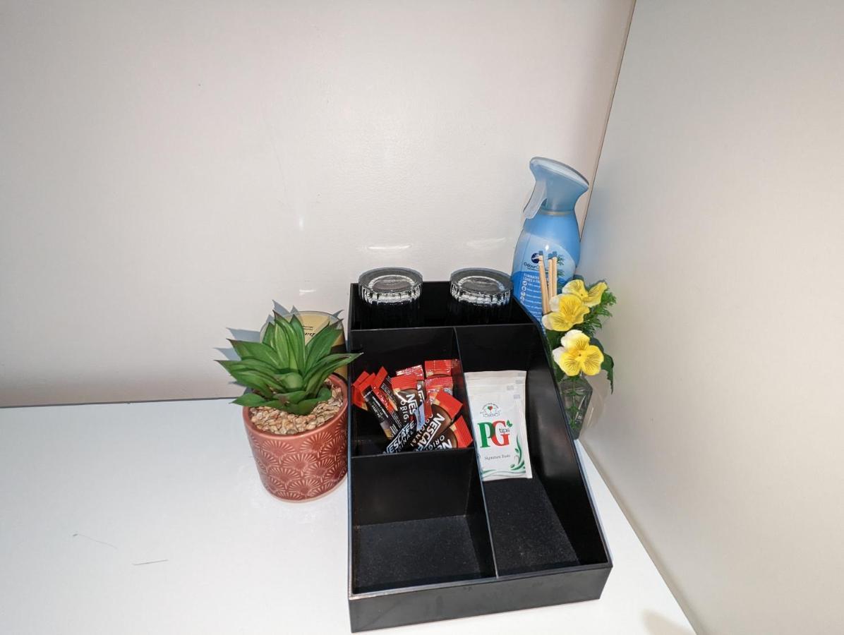 Mile End- Prime Location Guest house *