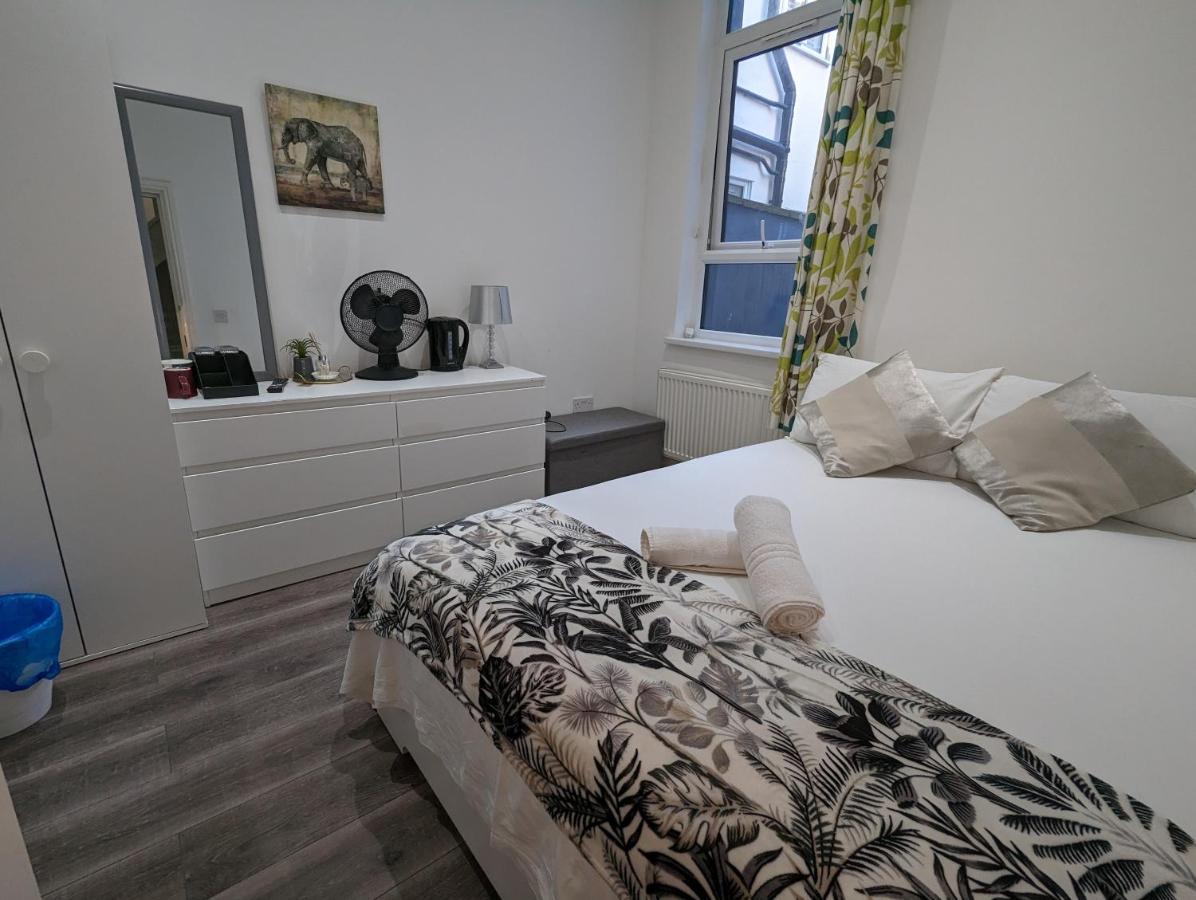 Guest house Mile End- Prime Location
