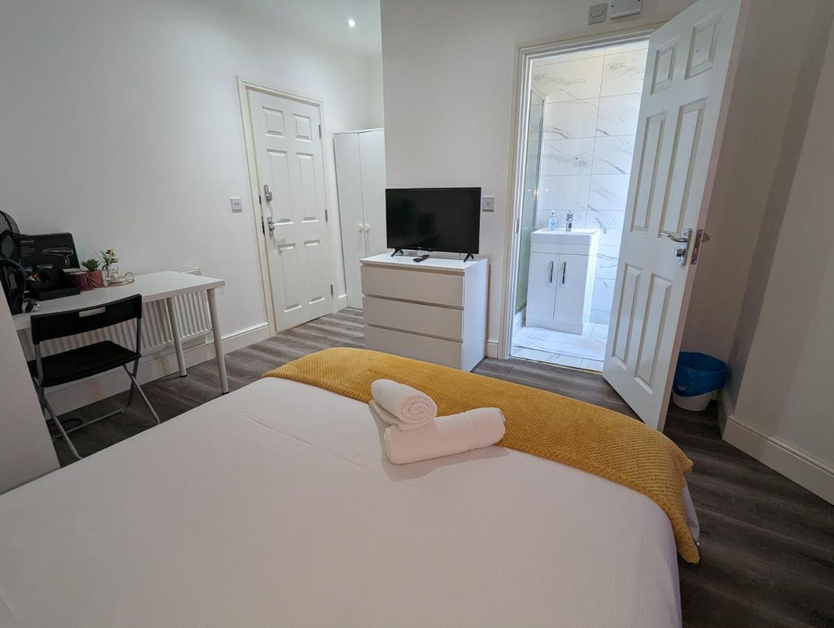 Mile End- Prime Location Guest house
