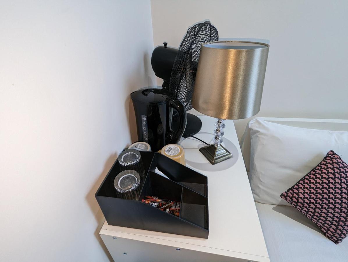 Mile End- Prime Location Guest house *