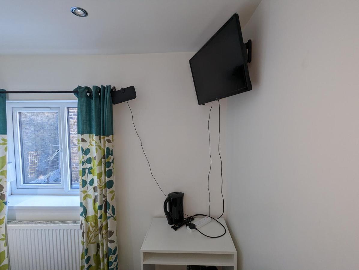Mile End- Prime Location *