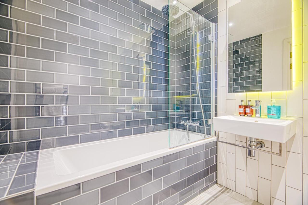 Austin David Royal Wharf Apartment