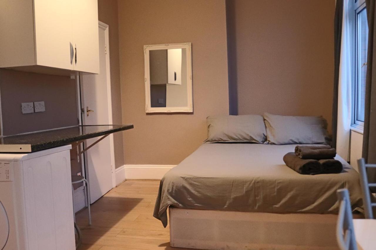 Studio On Finchley Road Apartment *