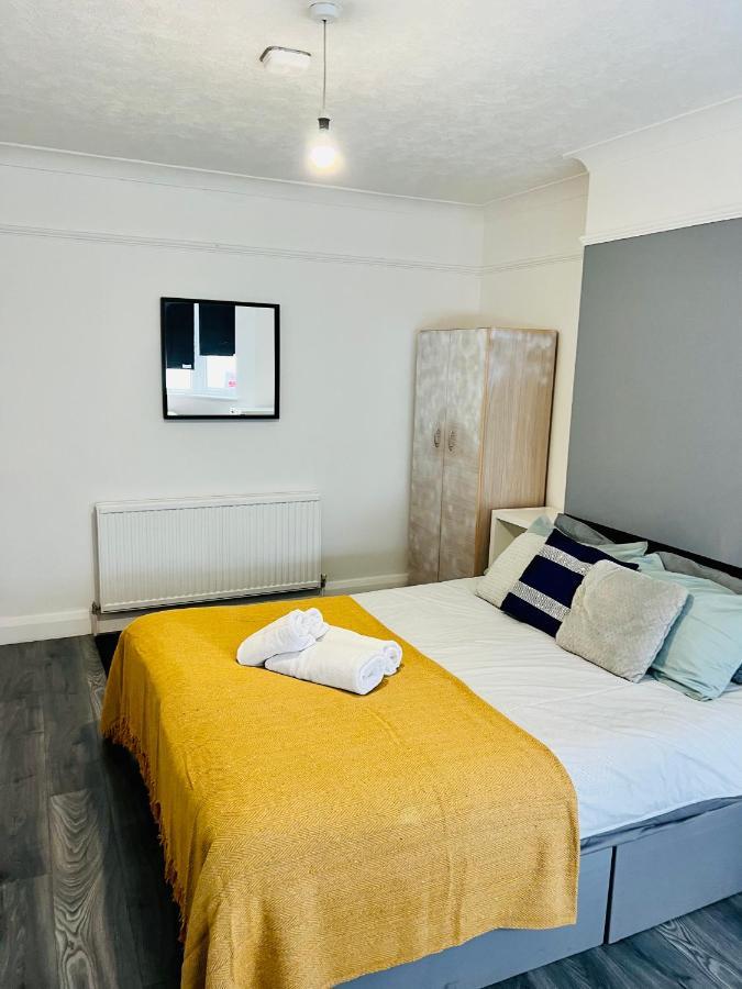 Beautiful Private In Willesden Apartamento