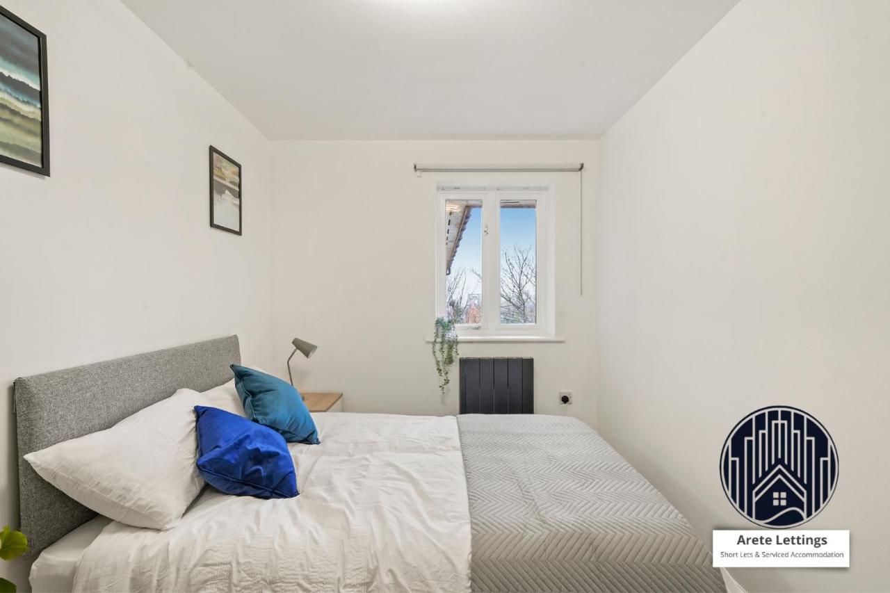 Family-friendly 2-bed, 2-bath Xmas - Book Now! Apartment London