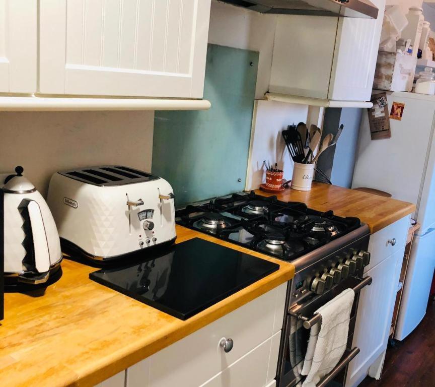 Heathfield Square Homestay *