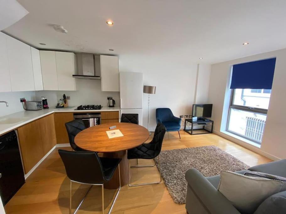 A Beautiful And Cozy In The Heart Of Apartment London