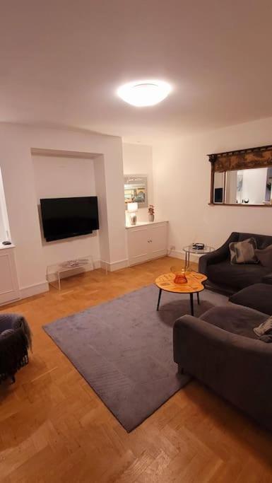 Spacious 2 Bedroom Flat In Baker Street * London