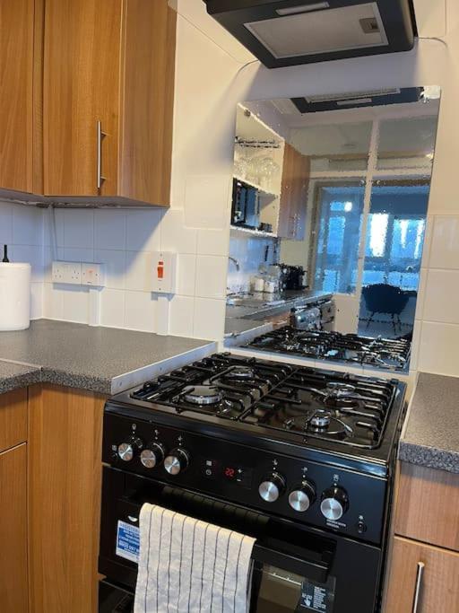 Self-catering Fully Equipped In Vauxhall * London