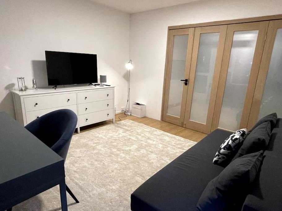Self-catering Fully Equipped In Vauxhall * London
