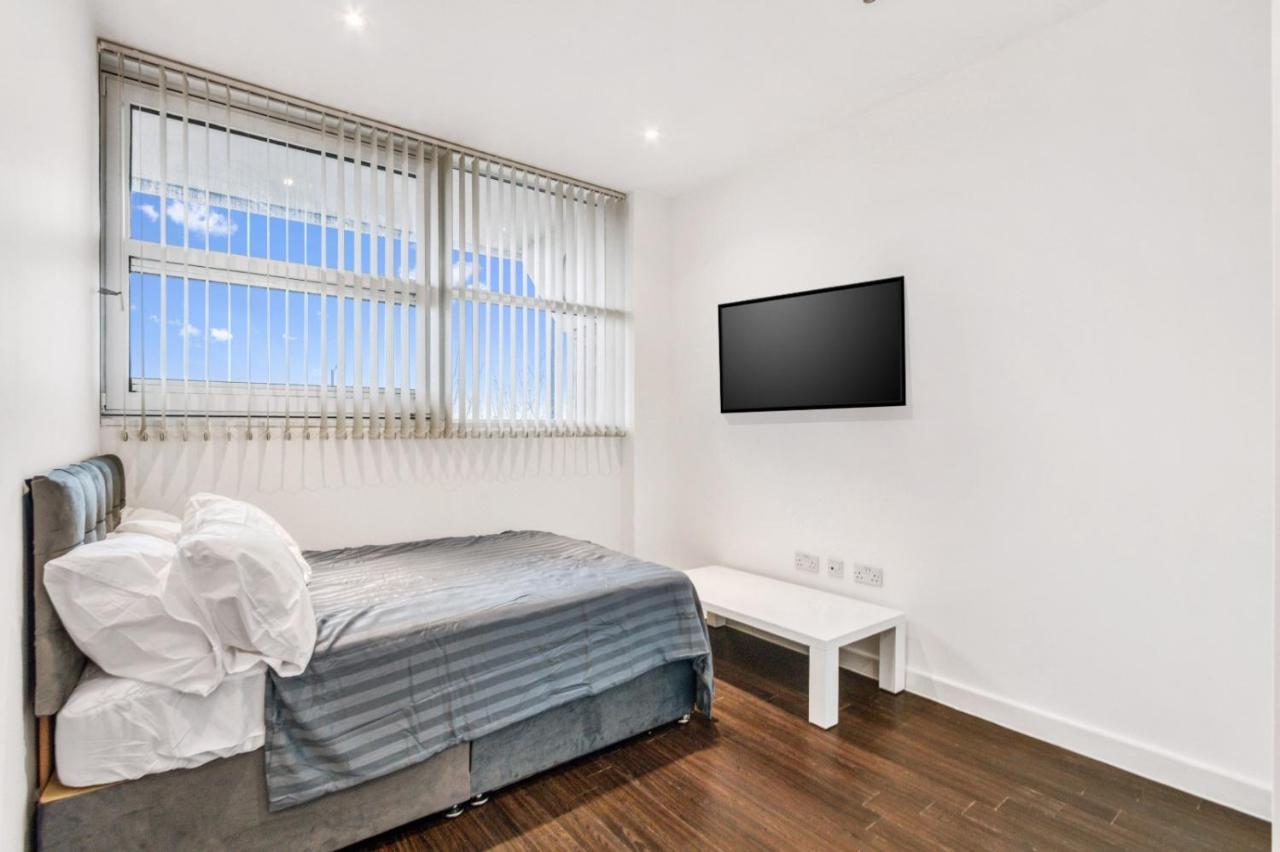 Fantastic 1 Bed By Heathrow Airport *