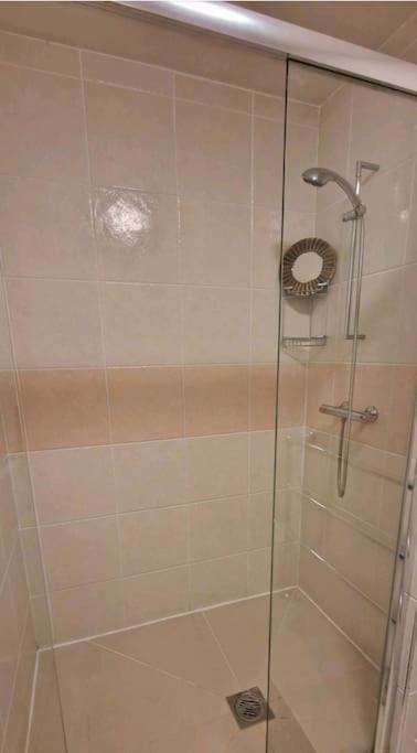 Apartment Private Spacious Studio Ealing 2 Mins From Tube *