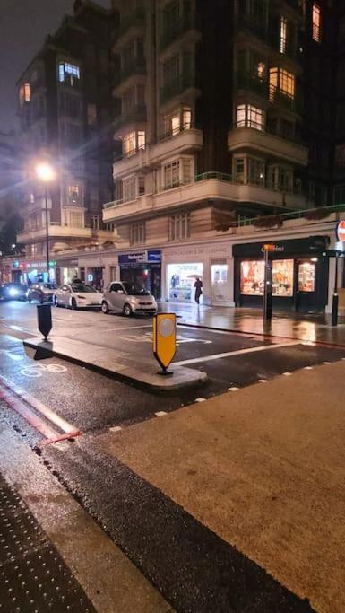 Spacious 2 Bedroom Flat In Baker Street Apartment