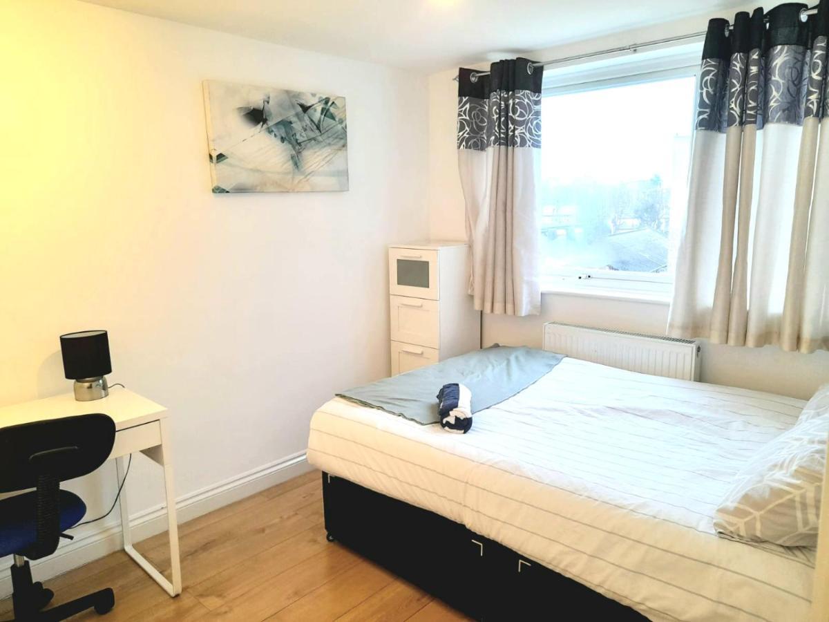 6 Bed House 3 Bathrooms Good Transport Links To London, Free Parking Londres