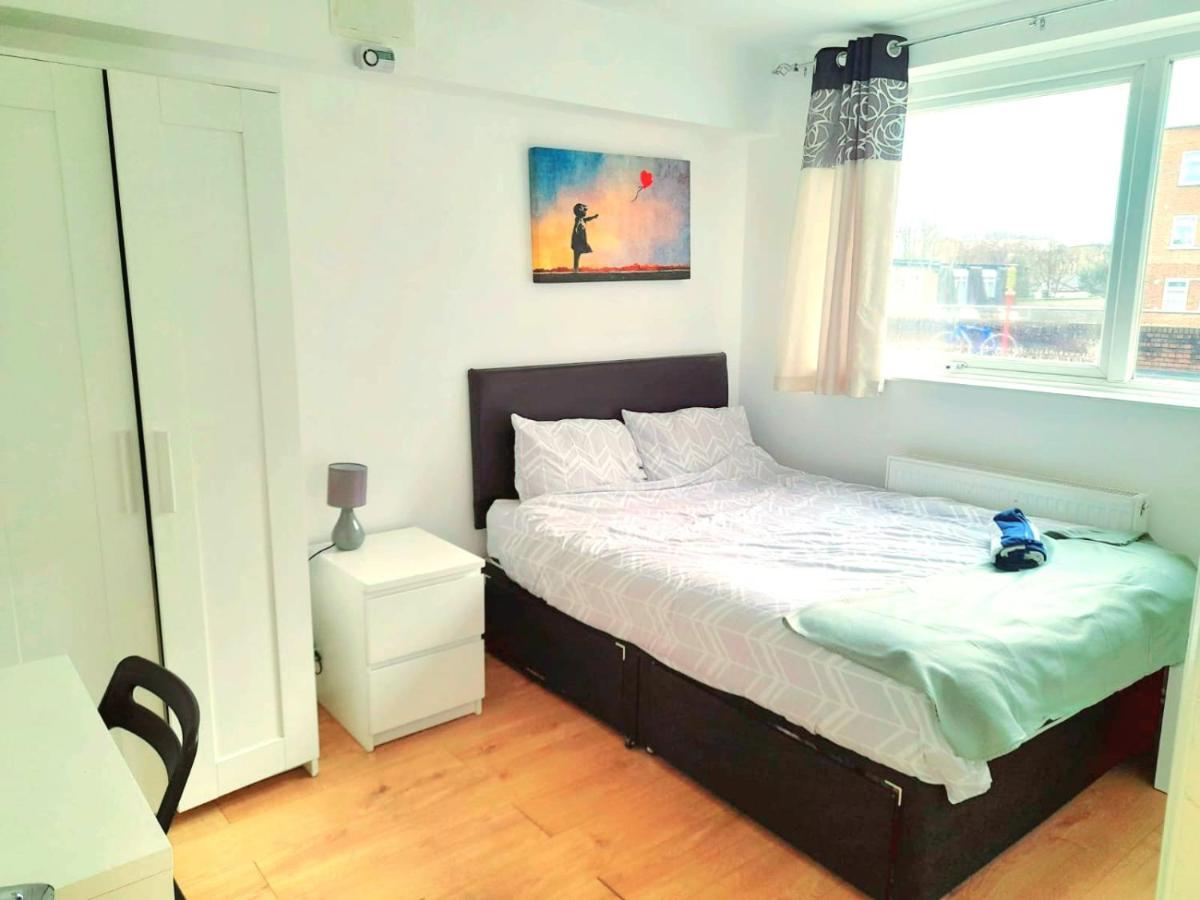 6 Bed House 3 Bathrooms Good Transport Links To London, Free Parking Apartamento *
