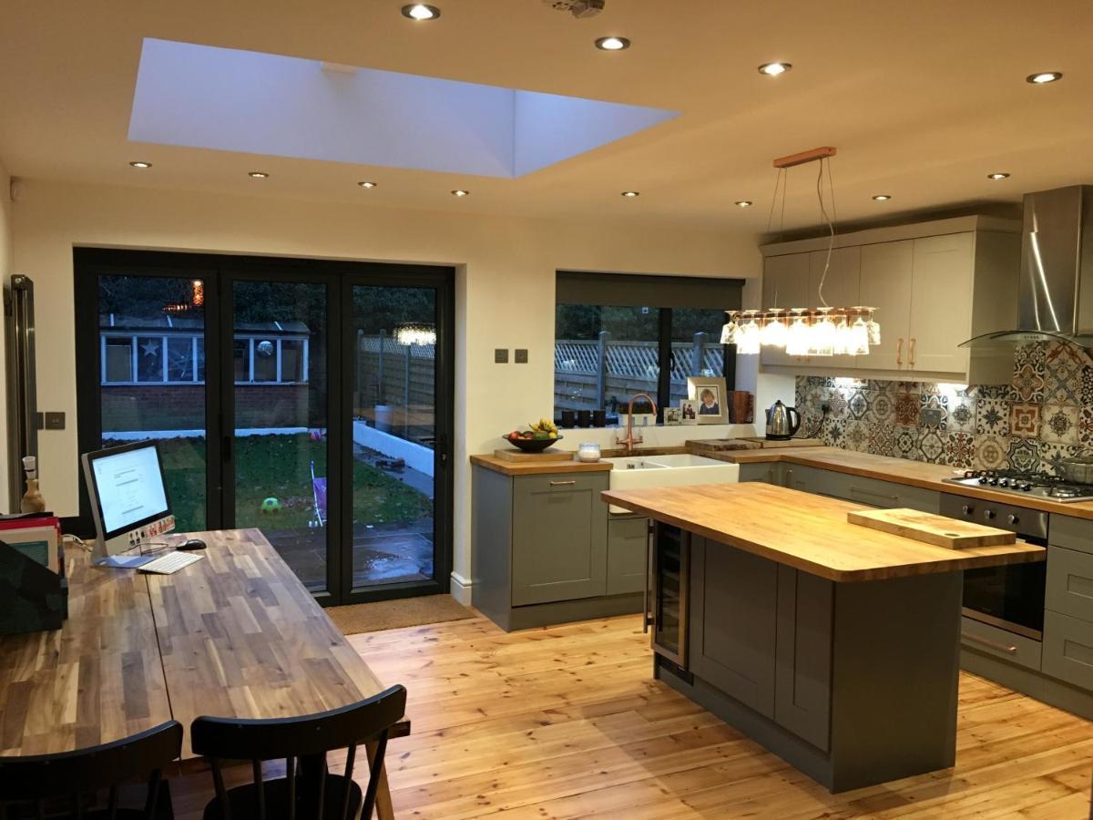 Three Bedroom Family With Garden In Walthamstow * Londres