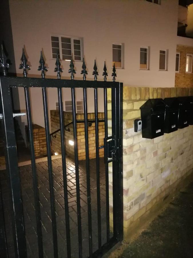 Hemans 0.8 Apartment London