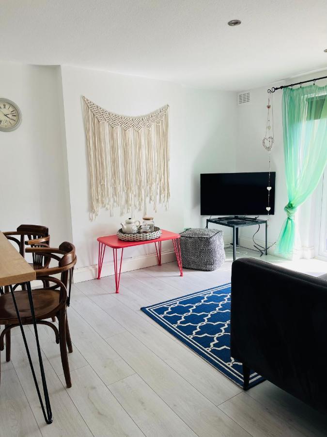 Lavender Den Apartment *