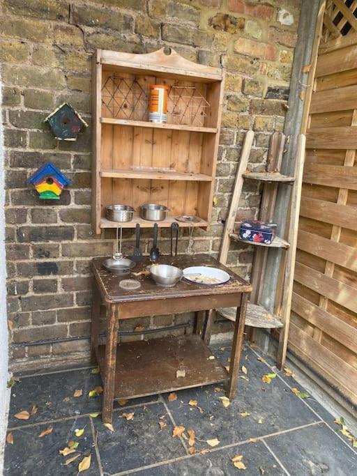 Casa de férias Three Bedroom Family With Garden In Walthamstow Londres