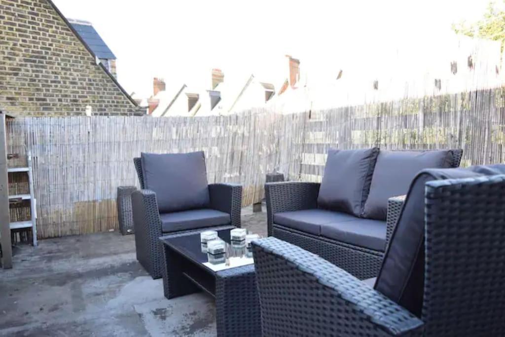 Spacious 1 Bedroom W/ Outdoor Terrace * London
