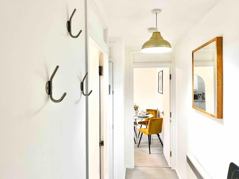 Free Parking - Business Or Relocation - Weekly Or Monthly - 4 Guests By Hofin Stays Short Lets & Serviced Apartment *