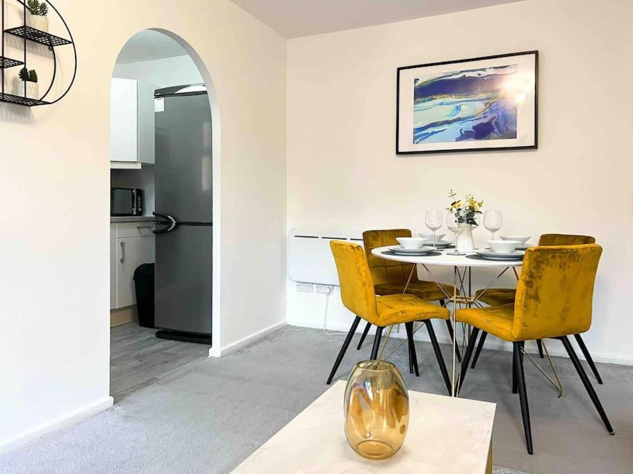 Apartment Free Parking - Business Or Relocation - Weekly Or Monthly - 4 Guests By Hofin Stays Short Lets & Serviced *