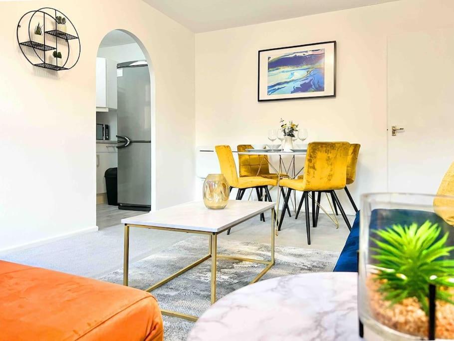 Free Parking - Business Or Relocation - Weekly Or Monthly - 4 Guests By Hofin Stays Short Lets & Serviced Apartment London