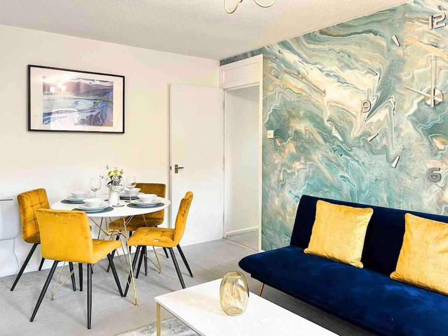 Free Parking - Business Or Relocation - Weekly Or Monthly - 4 Guests By Hofin Stays Short Lets & Serviced Apartment *