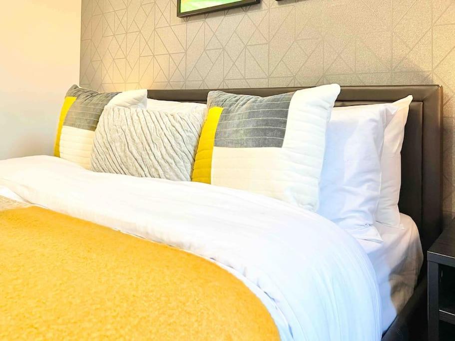 Free Parking - Business Or Relocation - Weekly Or Monthly - 4 Guests By Hofin Stays Short Lets & Serviced Apartment