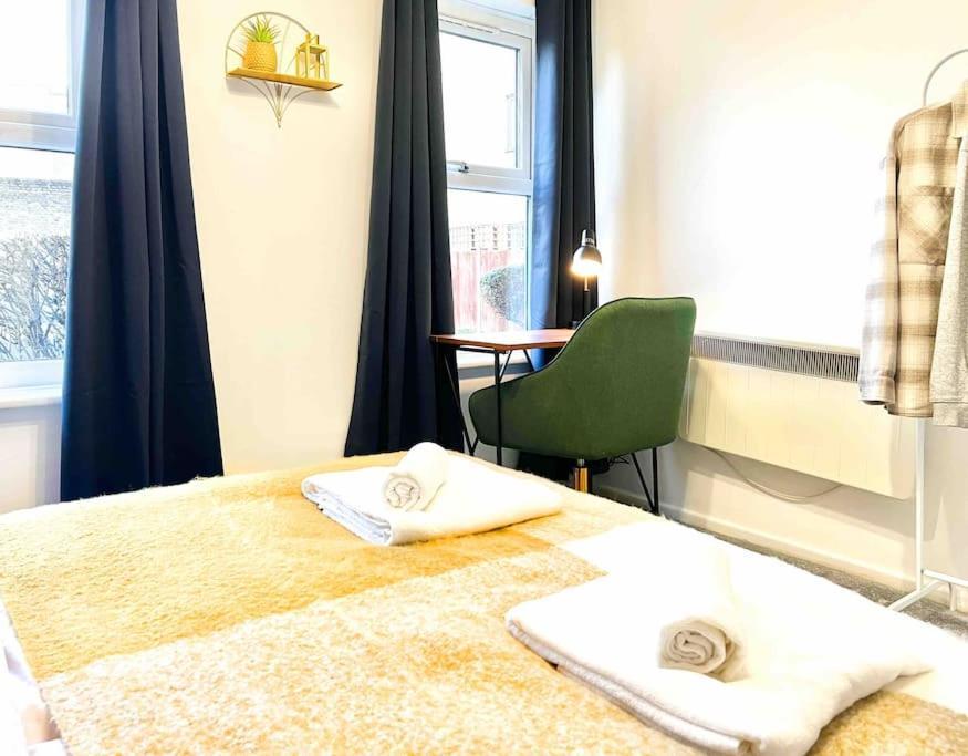 Free Parking - Business Or Relocation - Weekly Or Monthly - 4 Guests By Hofin Stays Short Lets & Serviced Apartment