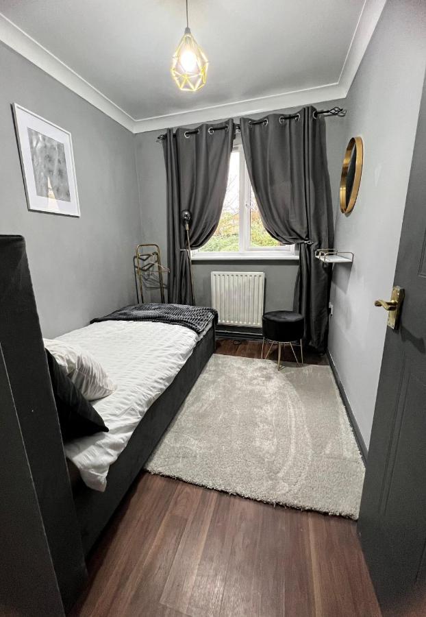 Lovely, Two Bedroom Central Location Apartamento