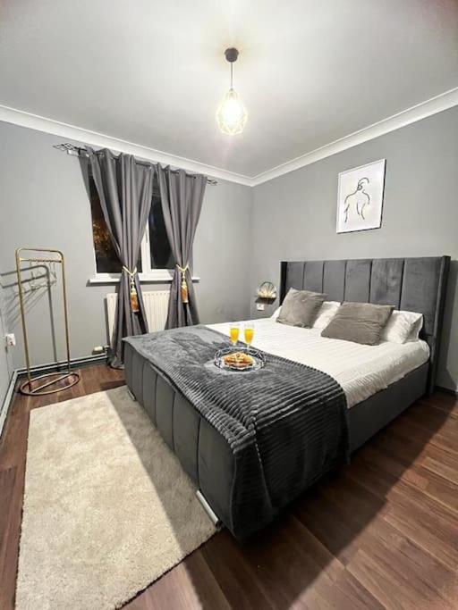 Lovely, Two Bedroom Central Location Apartamento Londres