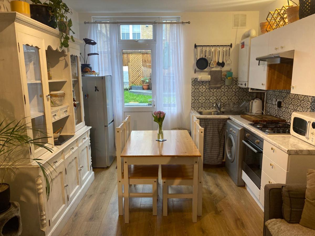 Hospedagem domiciliar Guest Bedroom With King Size Bed In Brixton *