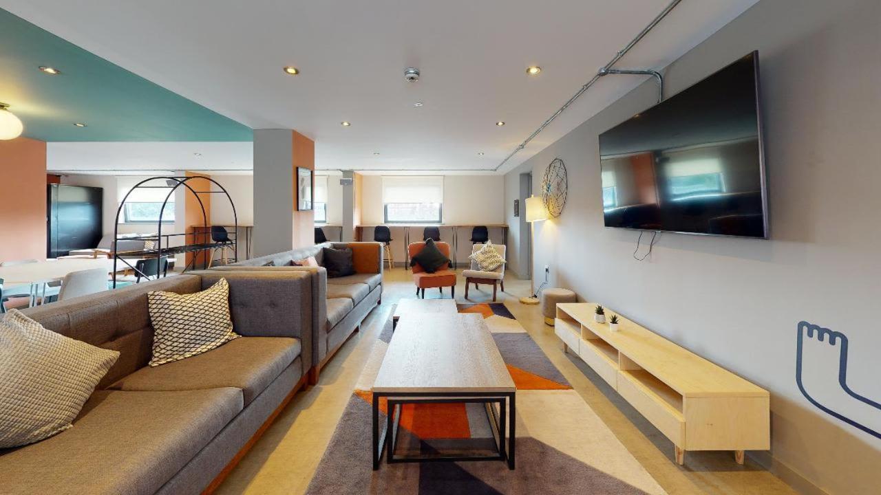 For Students Only Private Bedrooms With Shared Kitchen And At Iq Haywood House In Apartment *