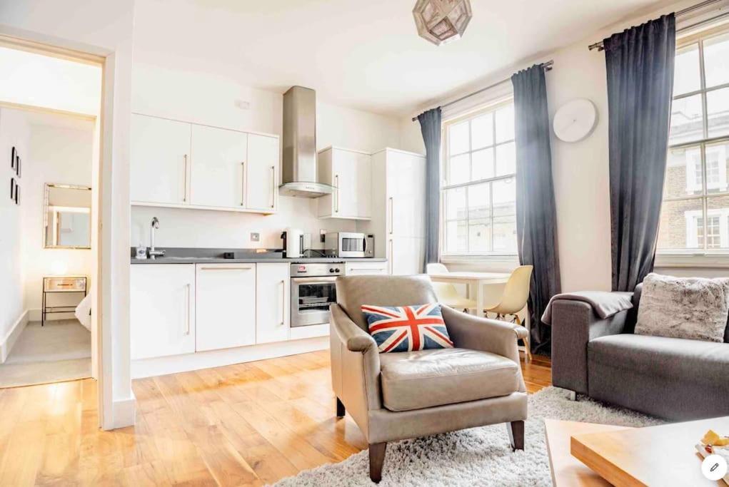 Warwick Sq, Apartamento *