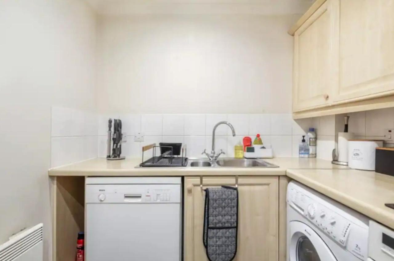 Apartment 1 Bedroom Flat With Free Parking London