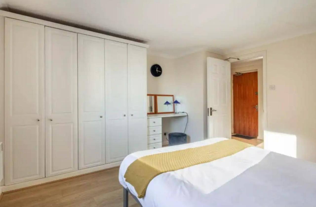 1 Bedroom Flat With Free Parking London