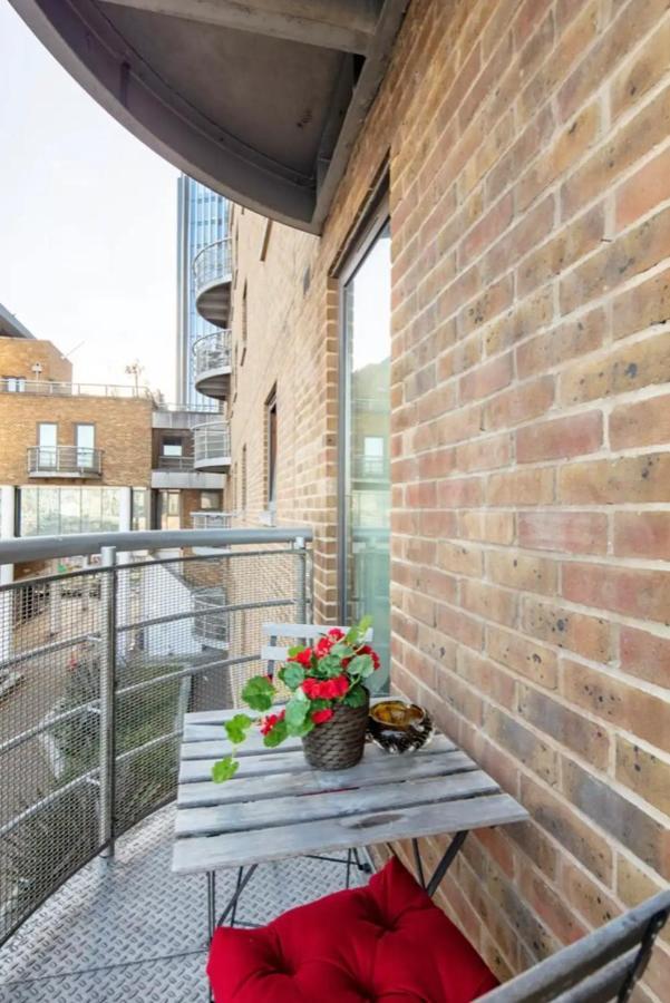 Apartment 1 Bedroom Flat With Free Parking *
