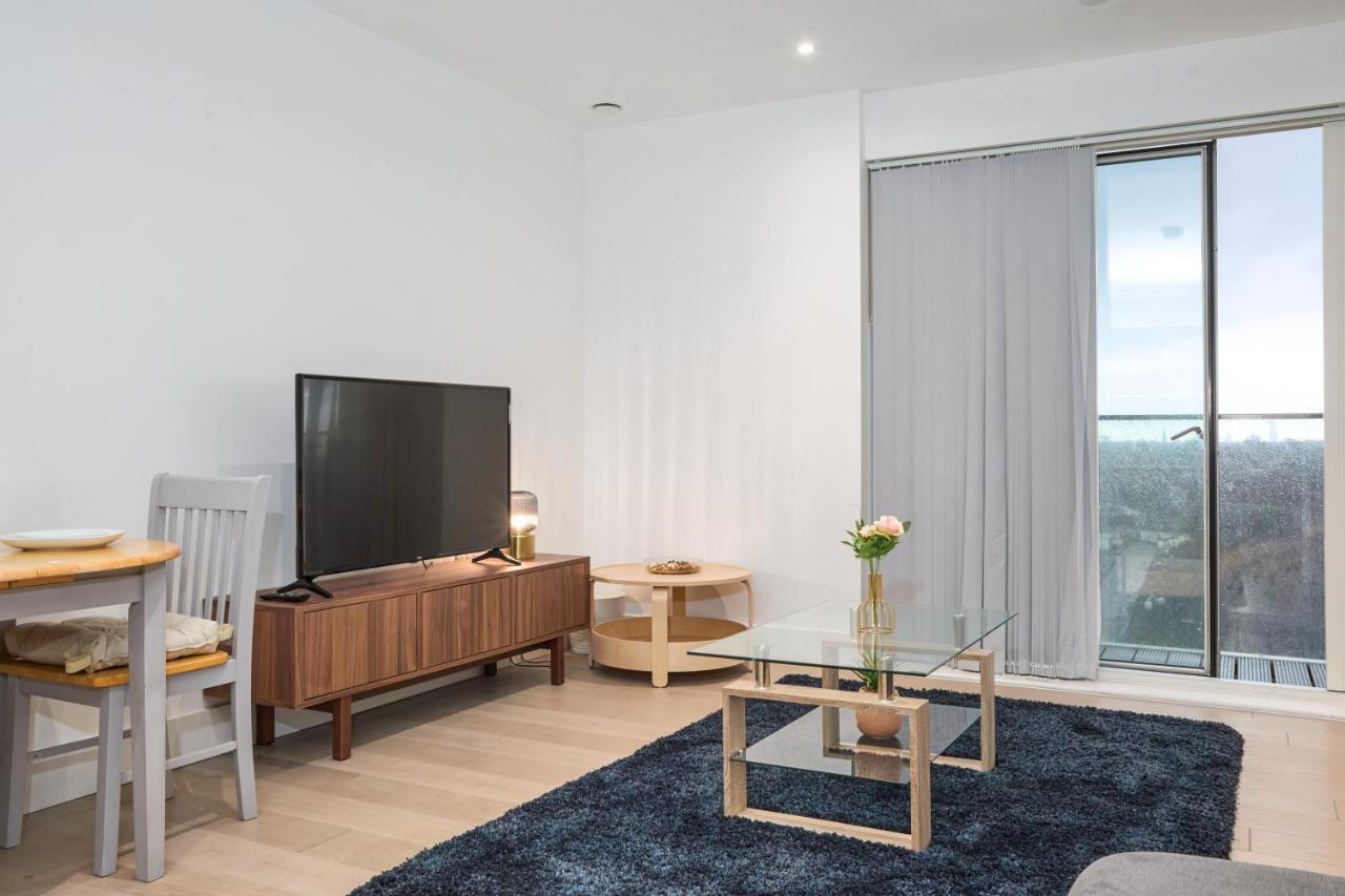 Apartment 2 Bedroom Luxury With Balcony *