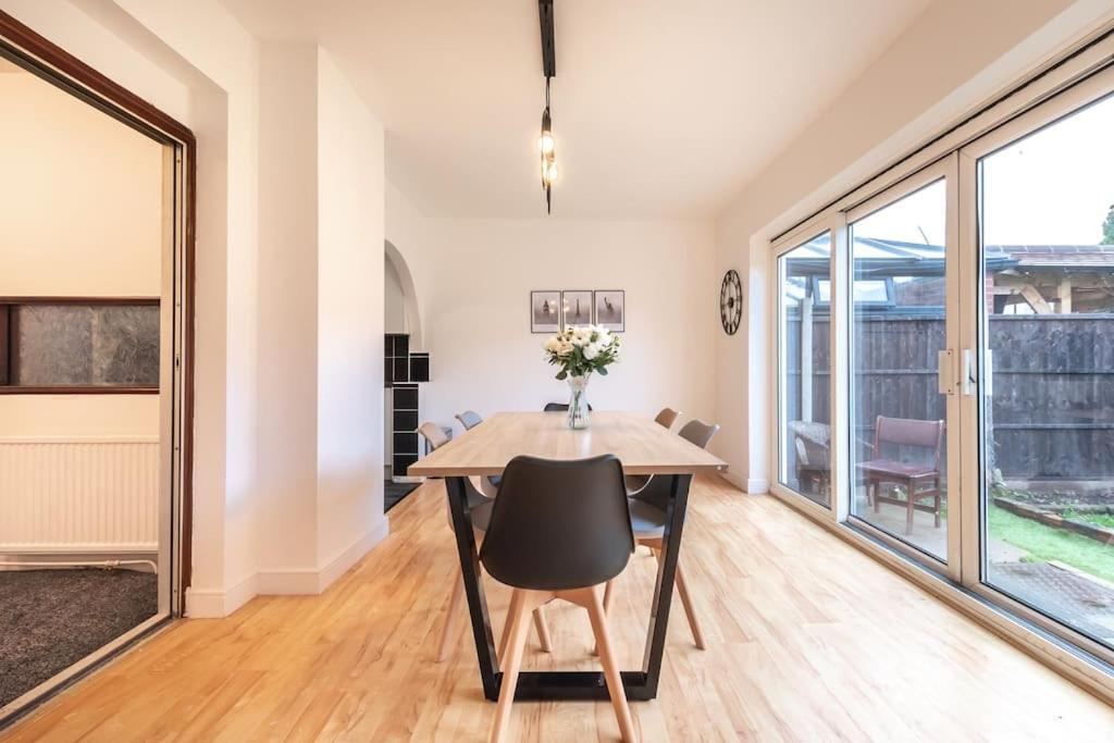 Morganite - 3 Bedroom House * London