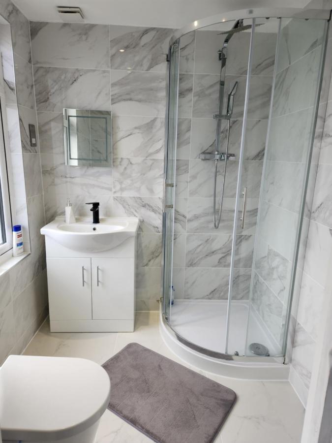 Flat: Quick Access, Refurbished 3-bed Near Station
