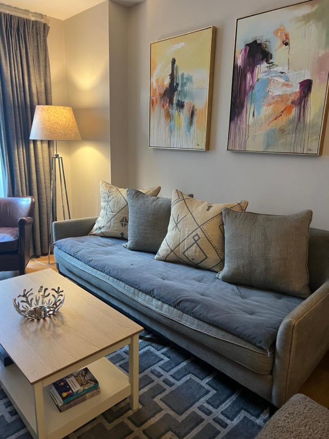 2 Bedroom Just Off Kings Road Apartamento